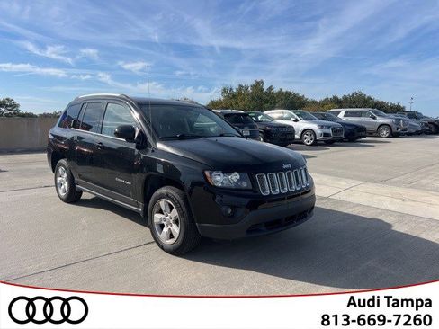 Used 2017 Jeep Compass Latitude image 1