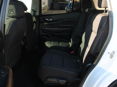 Used 2021 GMC Acadia SLE FWD image 11