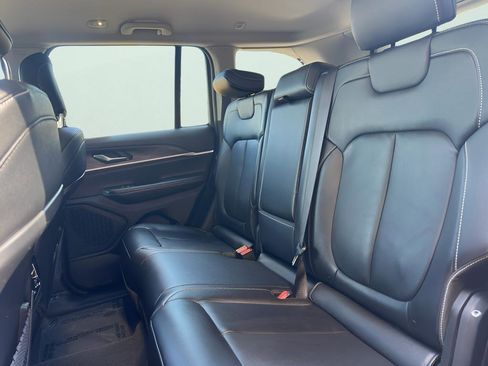 Used 2023 Jeep Grand Cherokee Limited w/ Black Appearance Package image 47