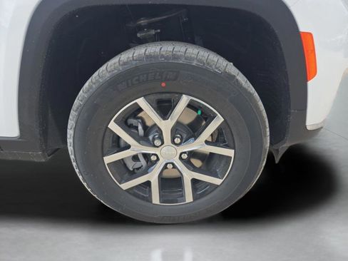 New 2025 Jeep Grand Cherokee L Limited RWD image 33