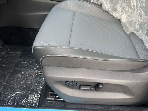 New 2026 Volkswagen Tiguan SE image 16