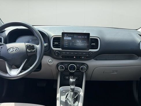 Used 2025 Hyundai Venue SEL FWD image 11