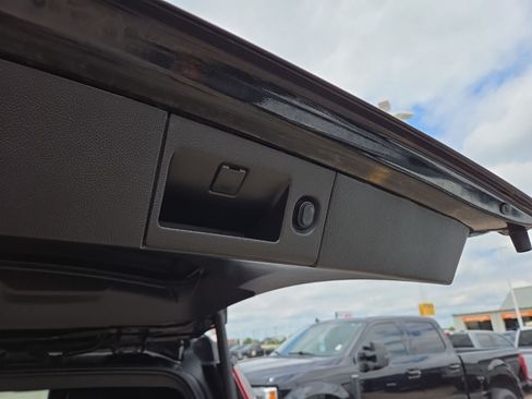 Used 2017 Cadillac Escalade Platinum AWD/4WD image 9
