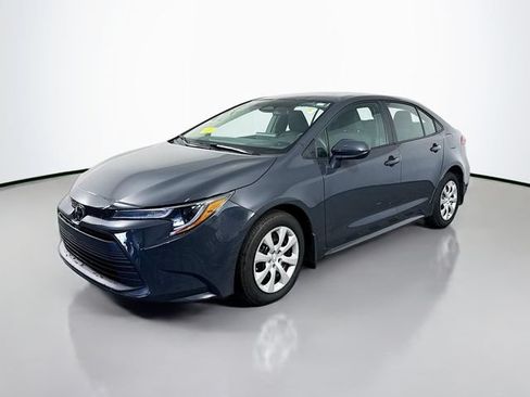 Used 2025 Toyota Corolla LE FWD image 2