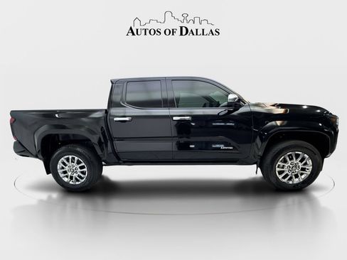 Used 2025 Toyota Tacoma Limited AWD/4WD image 10