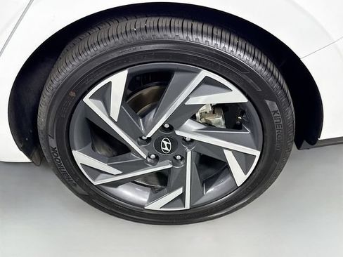 Used 2025 Hyundai Elantra Limited FWD image 32