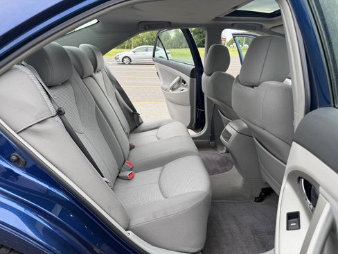 Used 2010 Toyota Camry SE FWD image 10