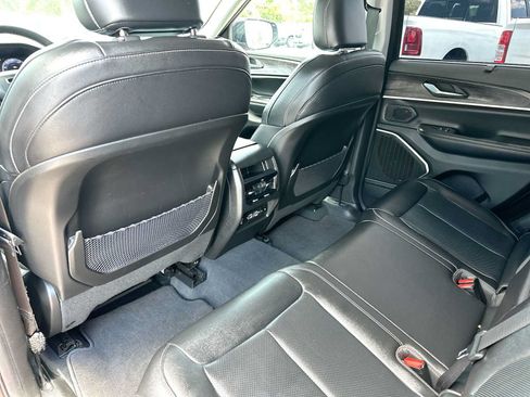 Used 2023 Jeep Grand Cherokee Limited w/ Luxury Tech Group II AWD/4WD image 24
