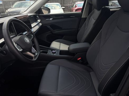 Used 2026 Volkswagen Tiguan SE AWD/4WD image 27
