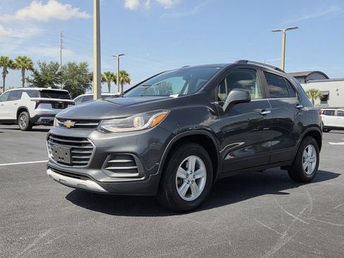 Used 2017 Chevrolet Trax LT w/ LT Convenience Package AWD/4WD image 2