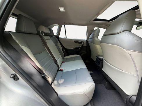 Used 2021 Toyota RAV4 XLE Premium FWD image 15