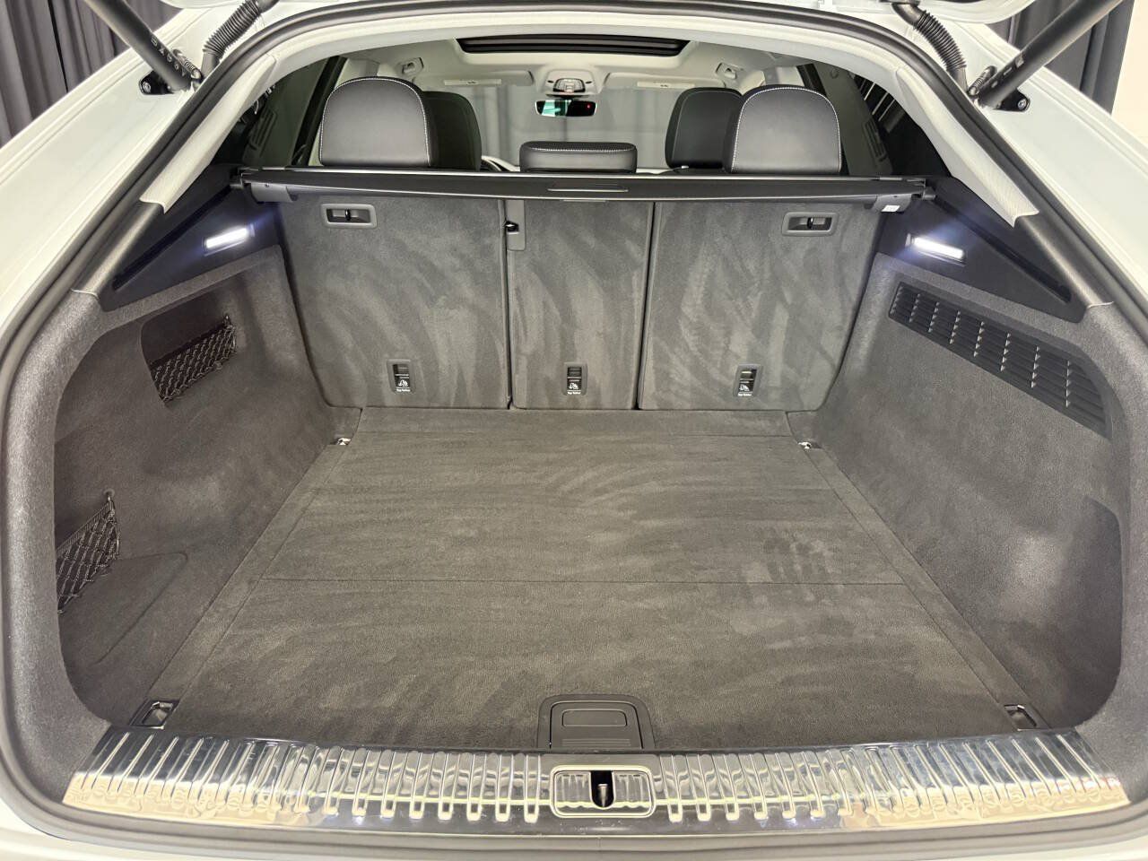 Used 2023 Audi Q8 Premium w/ Convenience Package AWD/4WD image 29