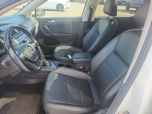 Used 2018 Volkswagen Tiguan SE w/ Panoramic Sunroof Package image 10