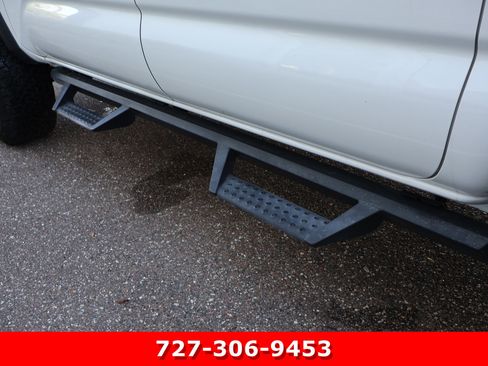 Used 2017 Toyota Tacoma TRD Off-Road AWD/4WD image 13