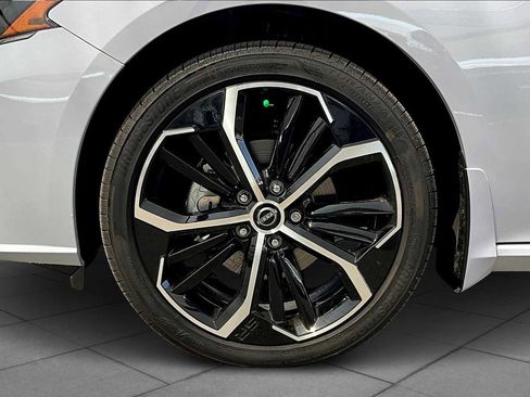 New 2025 Nissan Altima 2.5 SR image 9