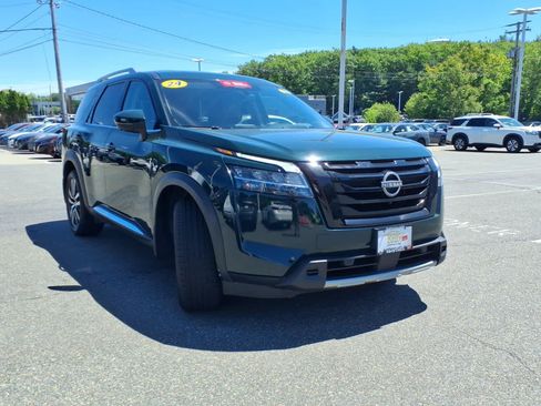 Certified 2024 Nissan Pathfinder Platinum FWD image 3