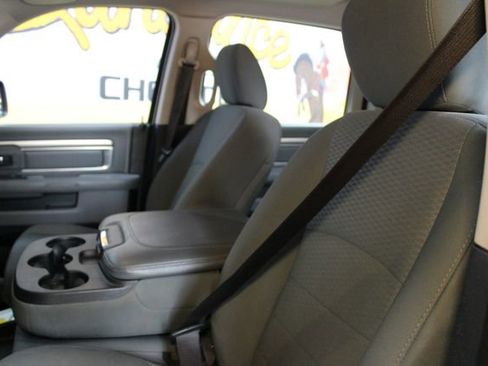 Used 2018 RAM 1500 Classic SLT AWD/4WD image 15