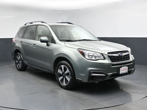 Used 2018 Subaru Forester 2.5i Premium w/ All-Weather Package AWD/4WD image 2