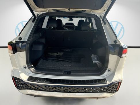 Used 2026 Volkswagen Tiguan SE R-Line FWD image 26