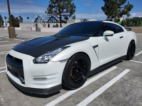 Used 2013 Nissan GT-R Black Edition AWD/4WD image 5