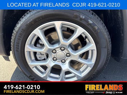 Used 2024 Jeep Compass Latitude w/ Sun and Sound Group AWD/4WD image 9