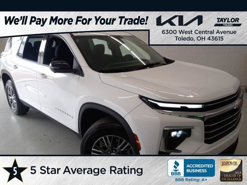 Used 2024 Chevrolet Traverse LT w/ LPO, Floor Liner Package FWD image 1