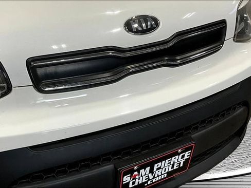 Used 2018 Kia Soul FWD image 29