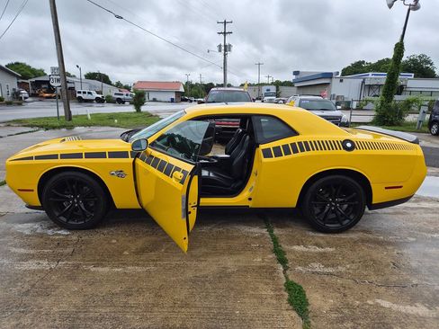 Used 2017 Dodge Challenger SXT Plus RWD image 19