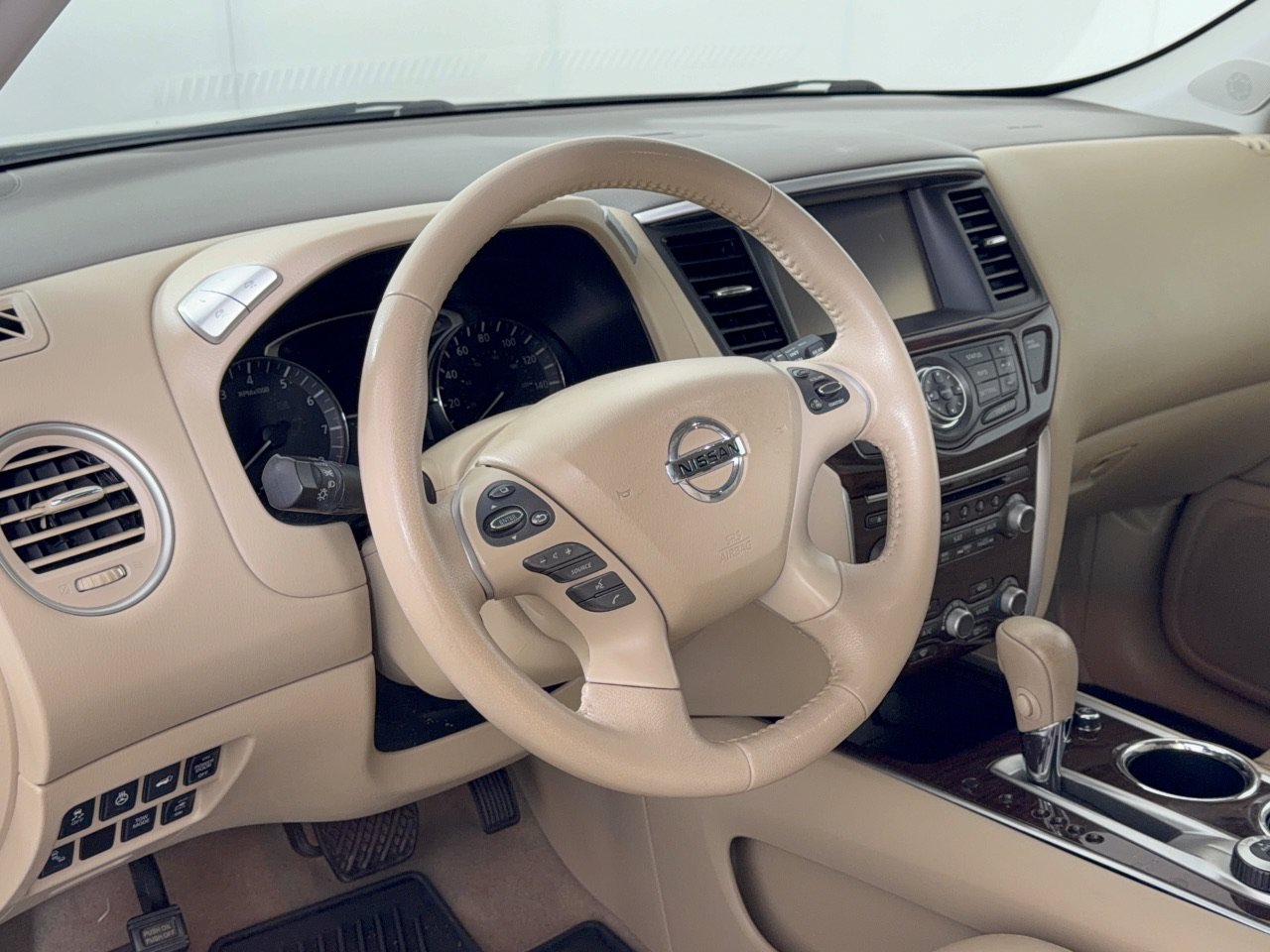 Used 2015 Nissan Pathfinder Platinum FWD image 4