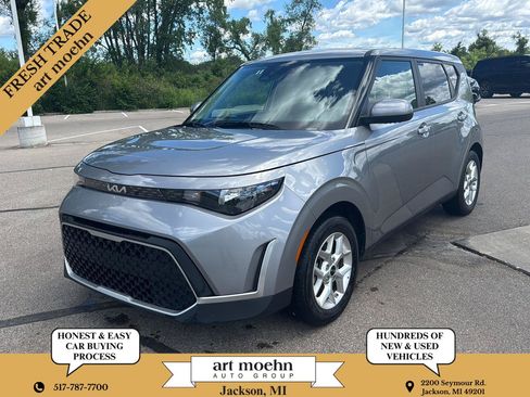Used 2025 Kia Soul LX w/ LX Technology Package FWD image 1