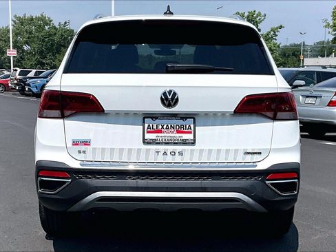 Used 2023 Volkswagen Taos SE AWD/4WD image 4