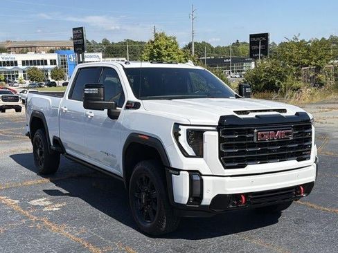 Used 2024 GMC Sierra 2500 AT4 w/ AT4 Premium Plus Package AWD/4WD image 3