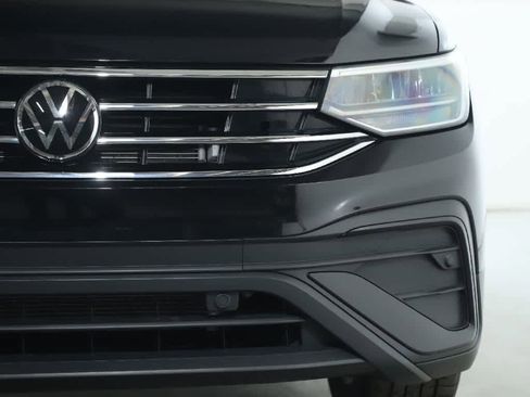 Certified 2023 Volkswagen Tiguan SE w/ Panoramic Sunroof Package image 7