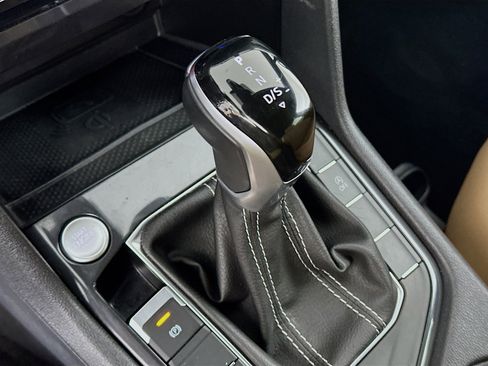 Used 2024 Volkswagen Tiguan SE image 23