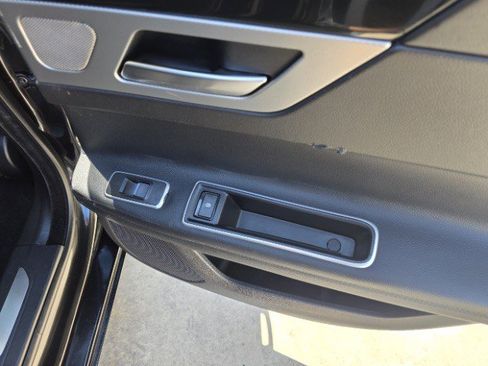 Used 2018 Jaguar XF Prestige image 23