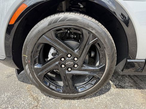 New 2025 Chevrolet Equinox EV RS image 30