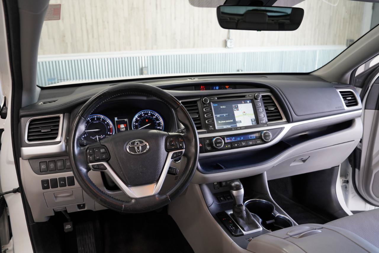 Used 2017 Toyota Highlander Limited FWD image 11