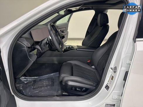 Used 2025 BMW 530i xDrive w/ Premium Package image 15