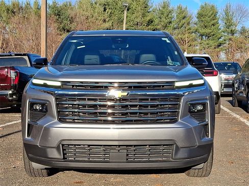 Certified 2025 Chevrolet Traverse LT image 2