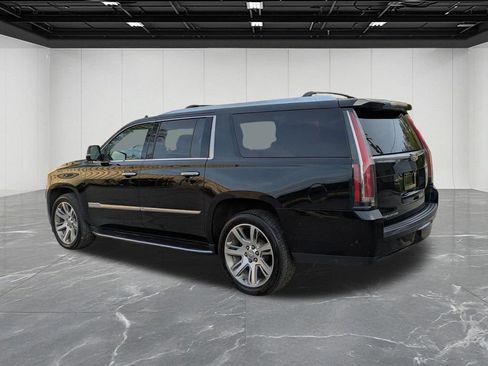 Used 2017 Cadillac Escalade ESV Luxury AWD/4WD image 3