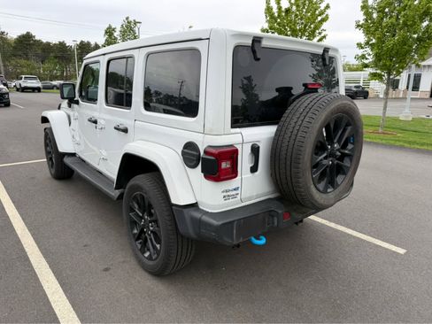 Used 2023 Jeep Wrangler Unlimited Sahara w/ Cold Weather Group AWD/4WD image 2