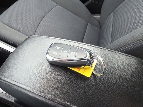 Used 2017 Chevrolet Cruze LT w/ Convenience Package image 27