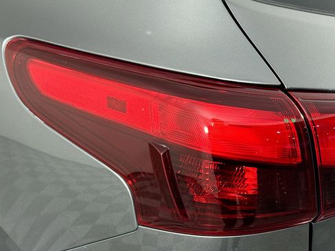 Used 2019 Nissan Rogue Sport S image 34