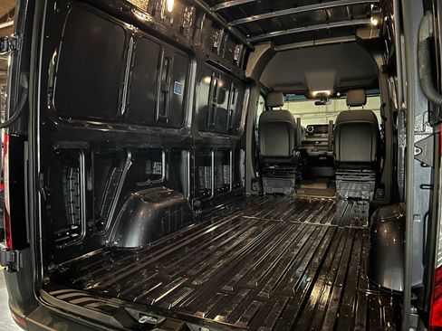 Used 2026 Mercedes-Benz Sprinter 2500 image 19