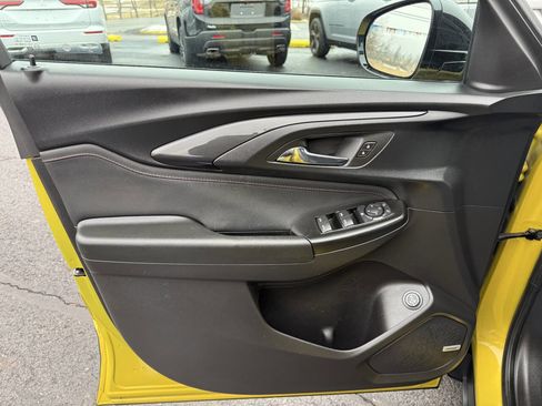 Used 2023 Chevrolet TrailBlazer RS w/ Sun and Liftgate Package image 11