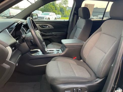 Used 2022 Chevrolet Traverse LT w/ LPO, 'HIT The Road' Package AWD/4WD image 2