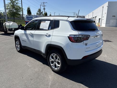 Certified 2025 Jeep Compass Latitude AWD/4WD image 5