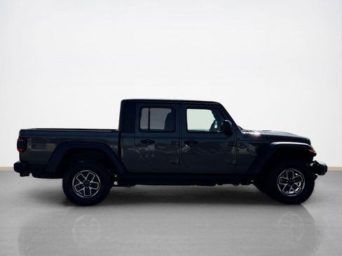 Used 2024 Jeep Gladiator Rubicon w/ Technology Group AWD/4WD image 9