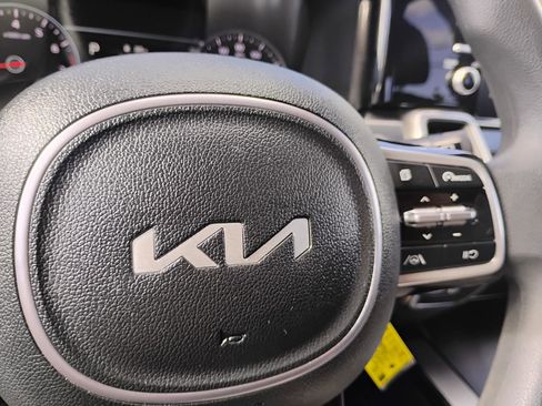 Used 2023 Kia Sorento LX image 48