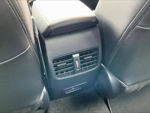 Used 2022 Toyota Corolla Cross XLE FWD image 10